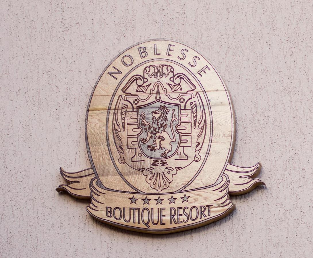 Noblesse Boutique Resort Sybin Zewnętrze zdjęcie Noble rank insignia