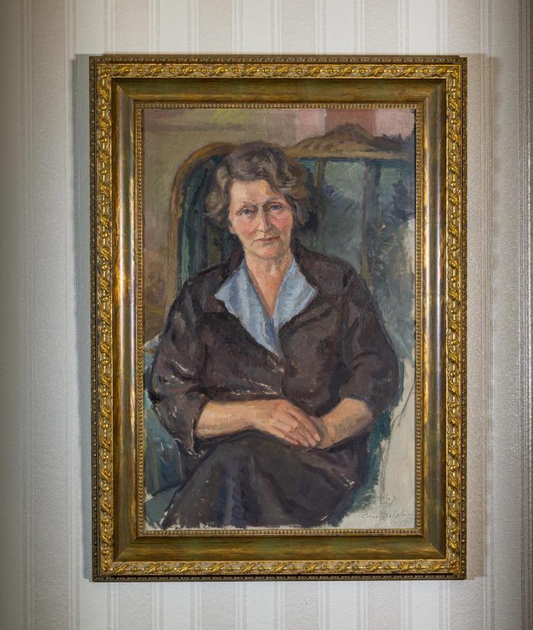 Noblesse Boutique Resort Sybin Zewnętrze zdjęcie Portrait of a Lady