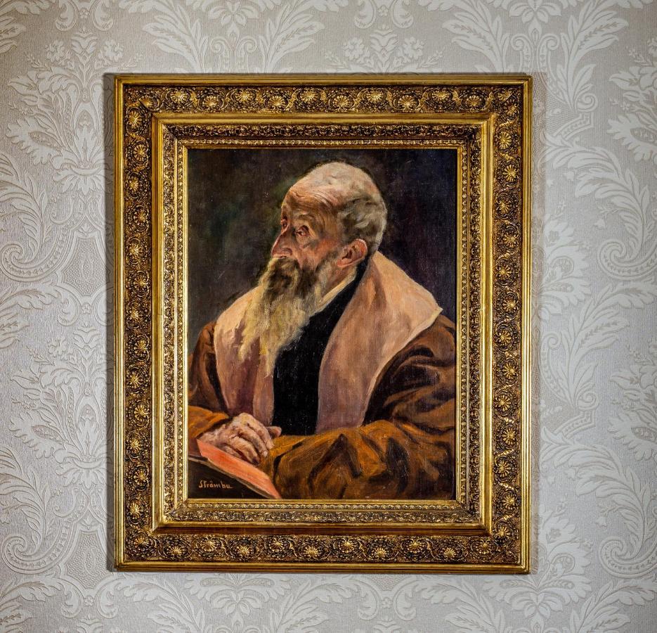 Noblesse Boutique Resort Sybin Zewnętrze zdjęcie Portrait of a Scholar