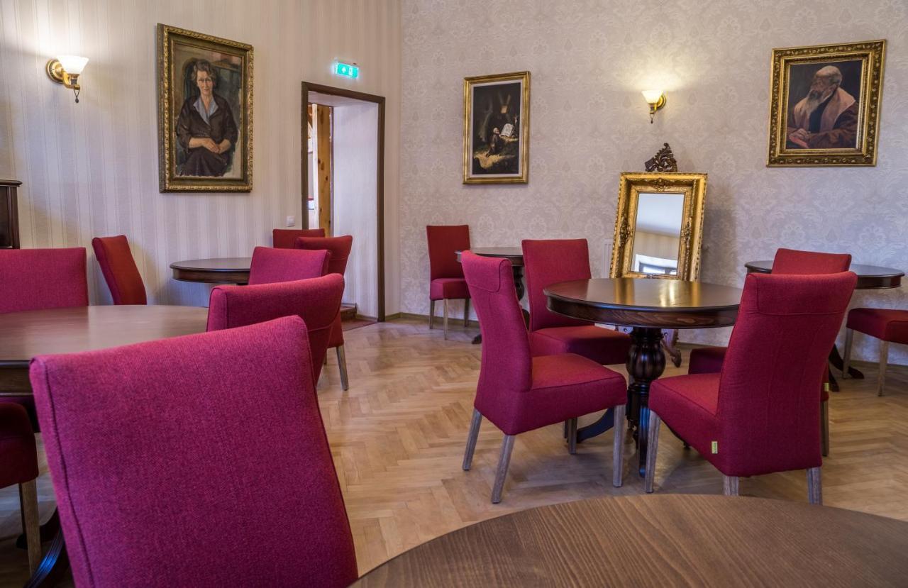 Noblesse Boutique Resort Sybin Zewnętrze zdjęcie The interior of the university library