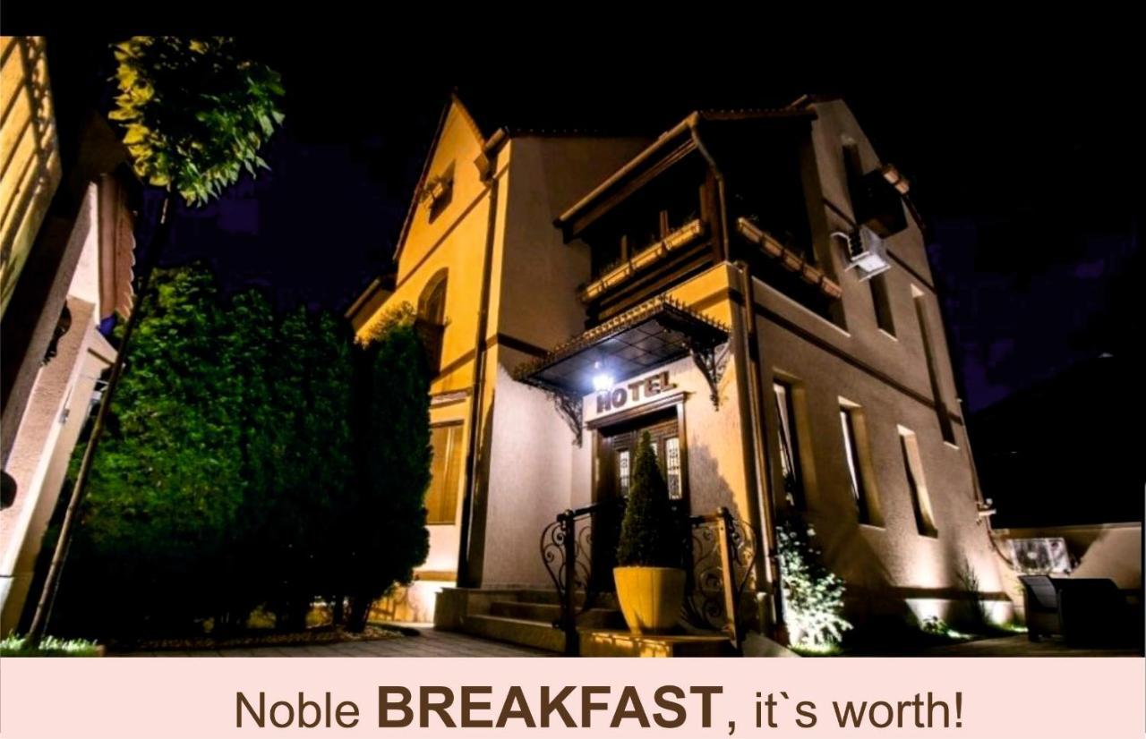 Noblesse Boutique Resort Sybin Zewnętrze zdjęcie Noble Breakfast