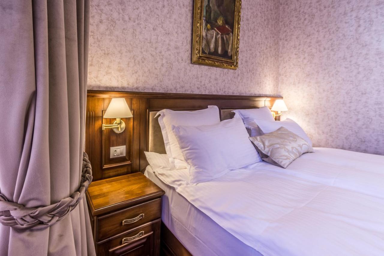 Noblesse Boutique Resort Sybin Zewnętrze zdjęcie A bedroom at the hotel