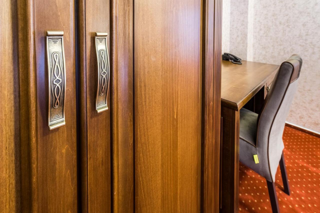 Noblesse Boutique Resort Sybin Zewnętrze zdjęcie A room divider
