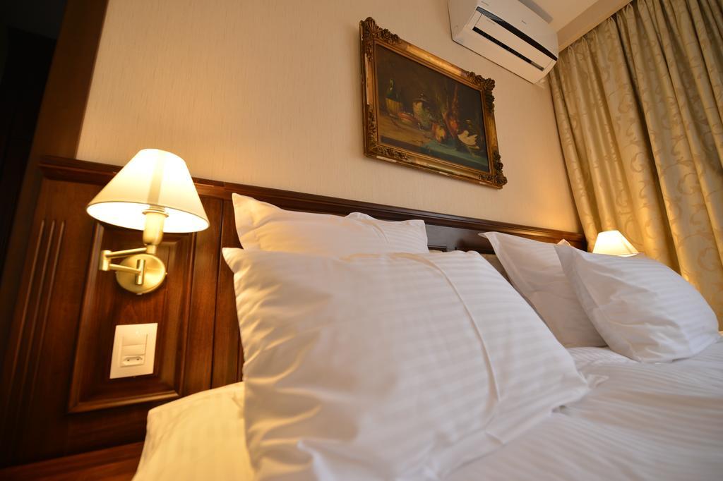 Noblesse Boutique Resort Sybin Zewnętrze zdjęcie A bed