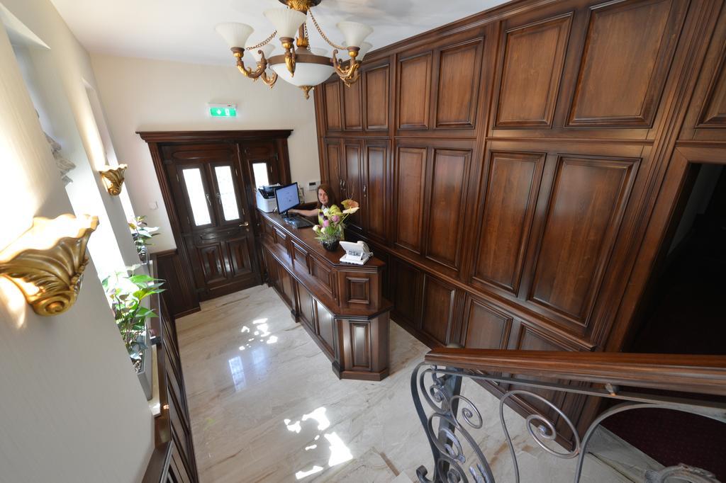 Noblesse Boutique Resort Sybin Zewnętrze zdjęcie Reception