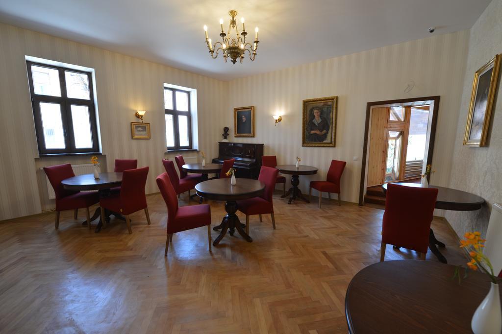 Noblesse Boutique Resort Sybin Zewnętrze zdjęcie The interior of the museum