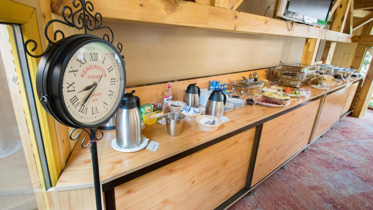 Noblesse Boutique Resort Sybin Zewnętrze zdjęcie The self-help breakfast buffet at the station