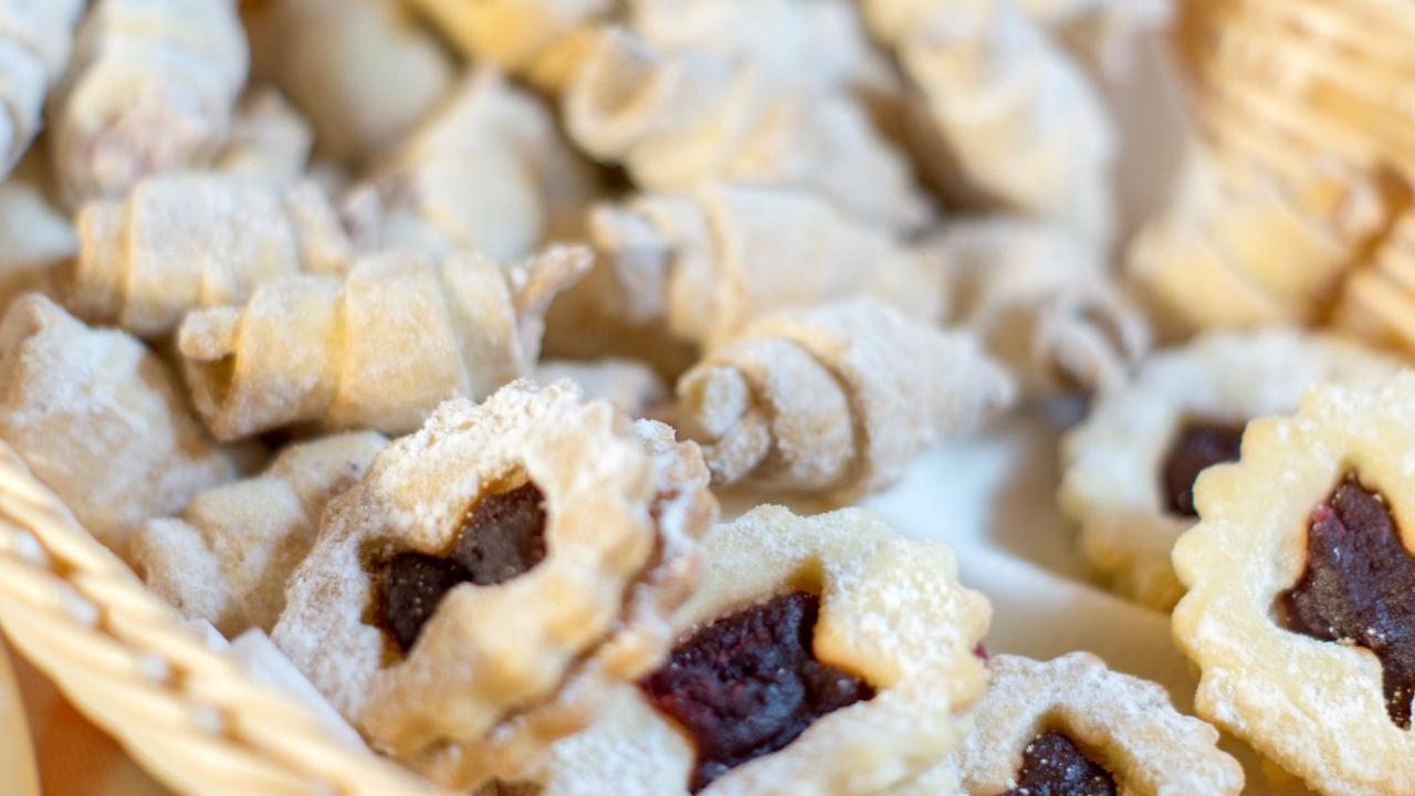Noblesse Boutique Resort Sybin Zewnętrze zdjęcie A close-up of rugelach